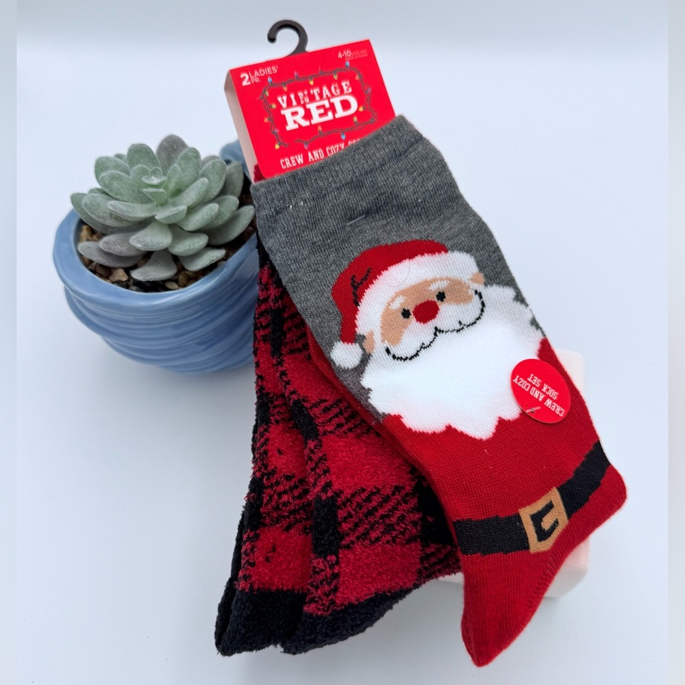 Women's 2 Pair Socks Set Santa and Plaid NWT